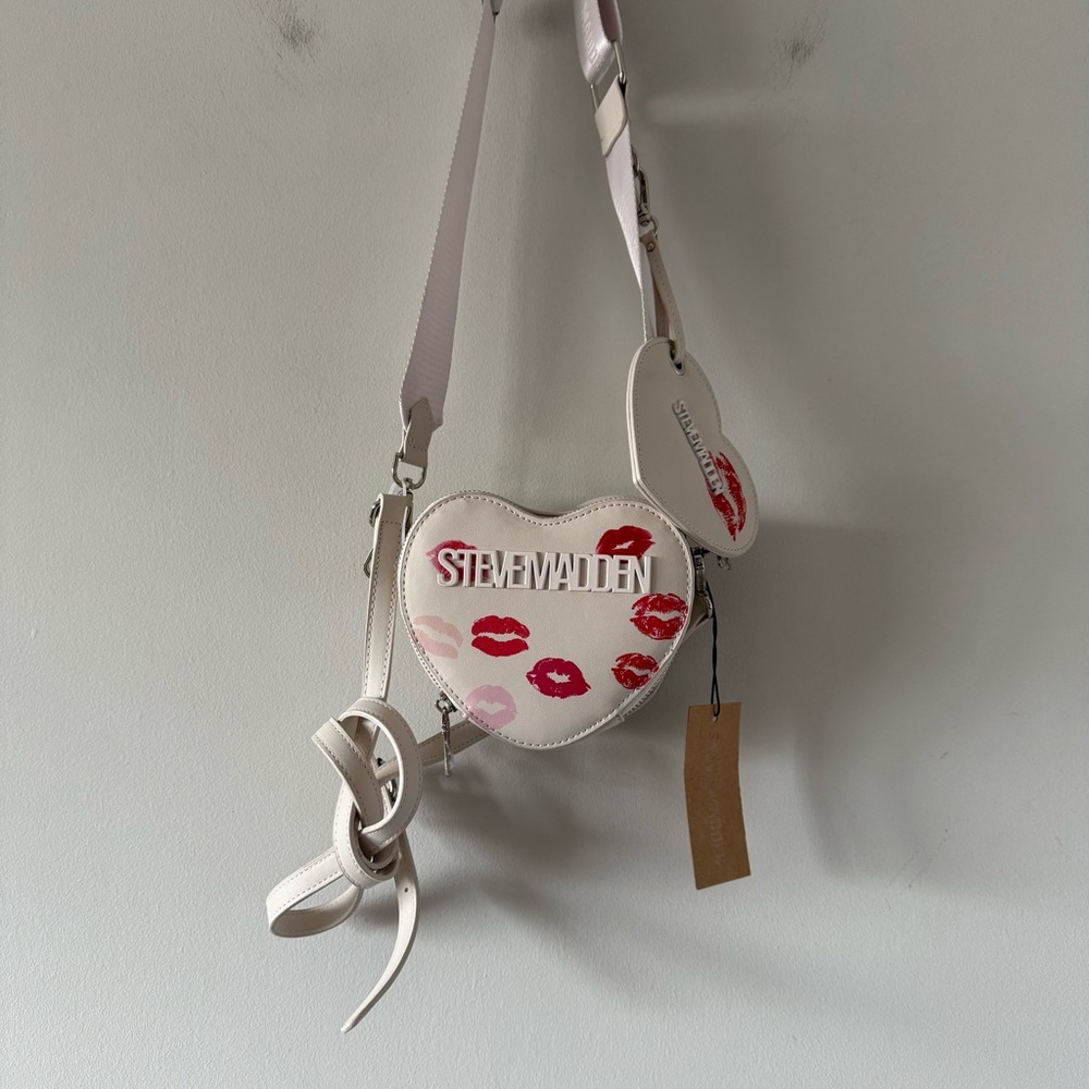 Steve‎ Madden Brosi Valentines Kiss Chalk Cross Body Limited Edition Purse Bag
